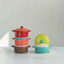 Load image into Gallery viewer, Two-Tone Stoneware Baking Pot